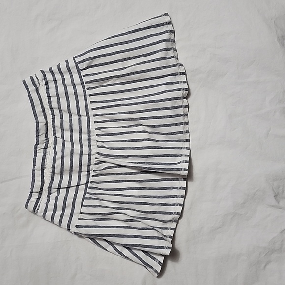 Cat & Jack gray and white striped skirt with built in shorts, 6/6X - Picture 5 of 5